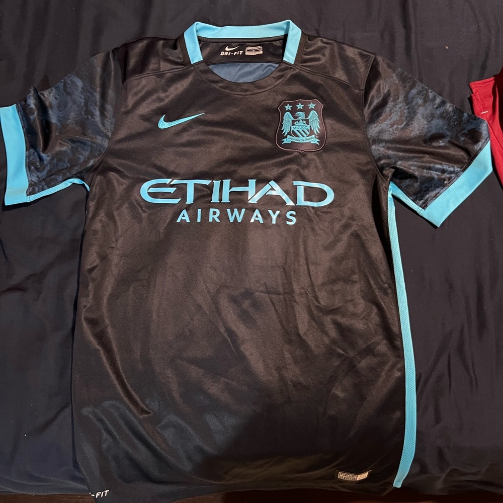 Manchester City 2015/16 Away Kit